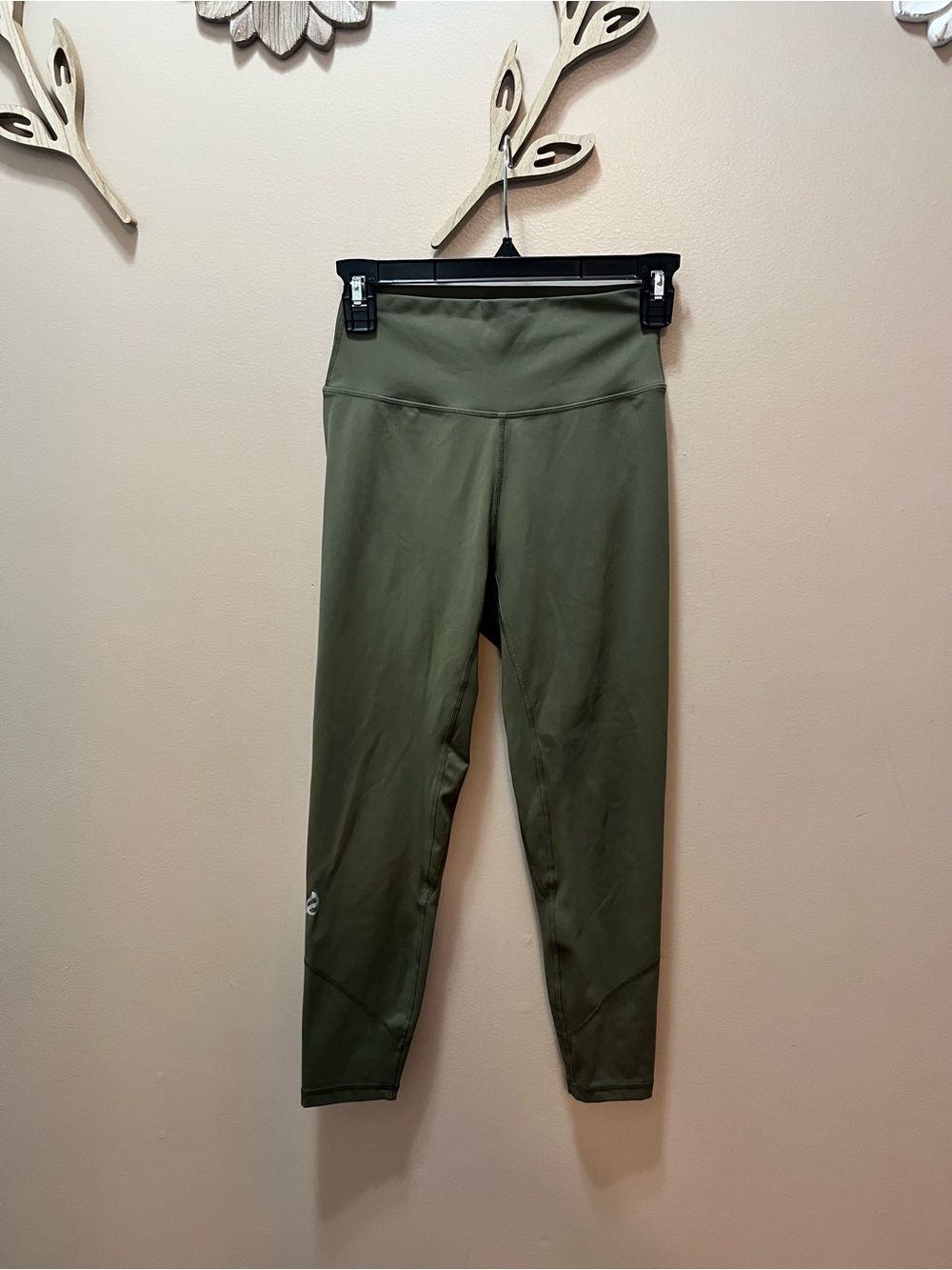 P'tula Olive Green Active Leggings Size Medium